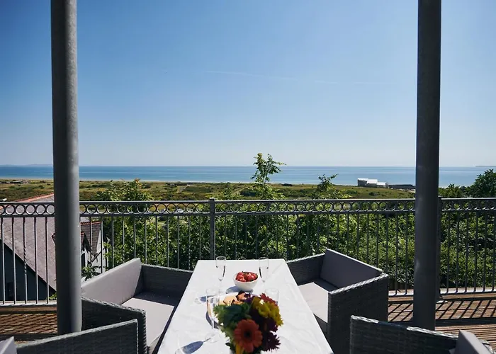 Cliff Haven, A Coastal Apartment With Spectacular Sea Views, "Dogs Go Free"